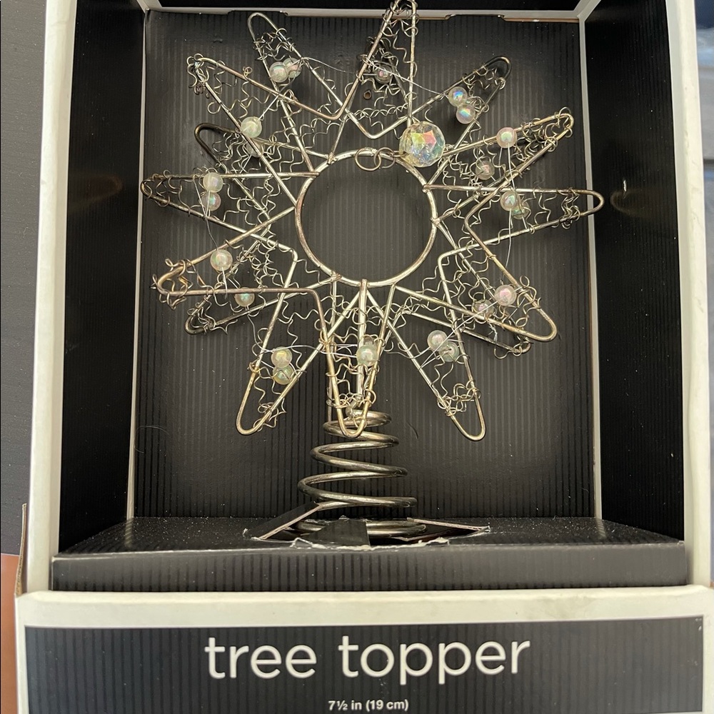 Chic tree topper